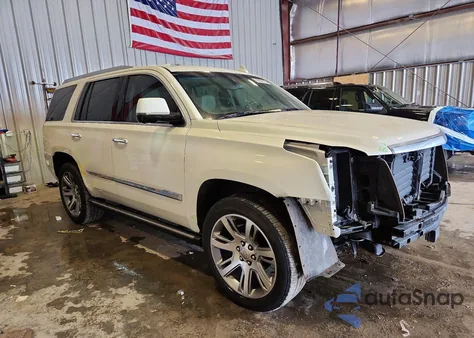 2015 Cadillac Escalade Premium z USA, uszkodzony, nr VIN 1GYS4NKJ6FR684213